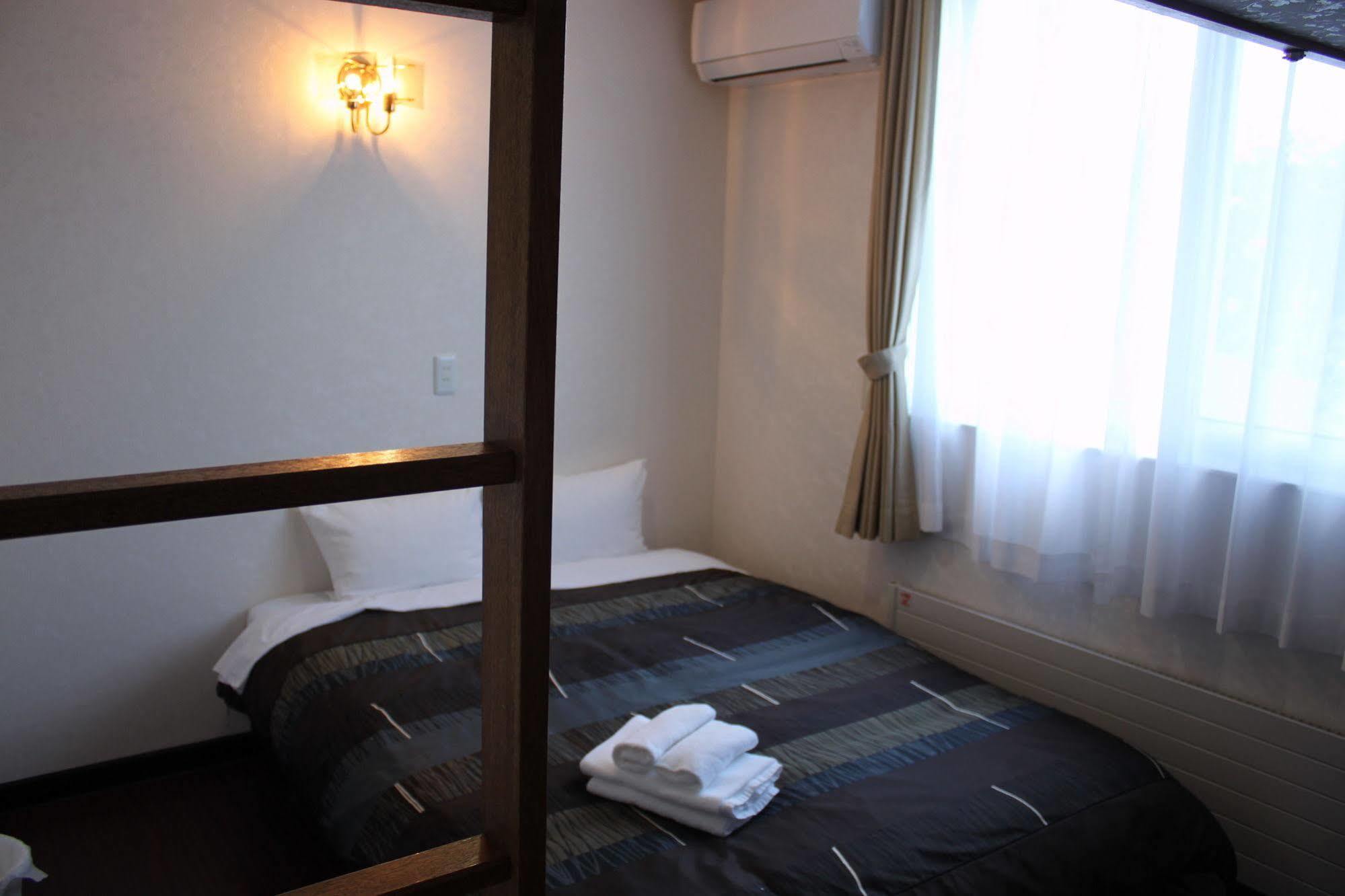 เพทิท โฮเต็ล เมลอน ฟุราโนะ Hostel ฟุระโนะ ภายนอก รูปภาพ